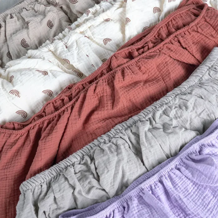 Various colors and patterns of muslin crib sheets from a leading crib sheets manufacturer in China.